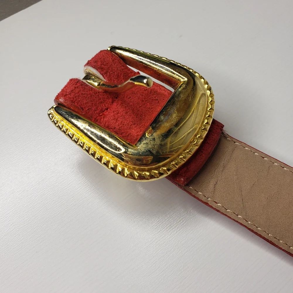 Motions East Suede Pig Skin Gold Buckle Diamond Shape Gold Details size S/M